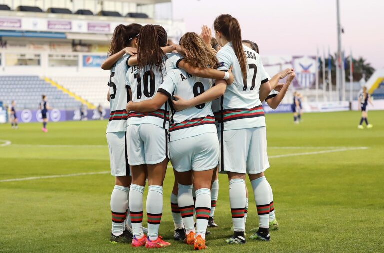 Apesar da vitória, Portugal vai ter de disputar o playoff de apuramento para o Europeu de Futebol Feminino de 2022.