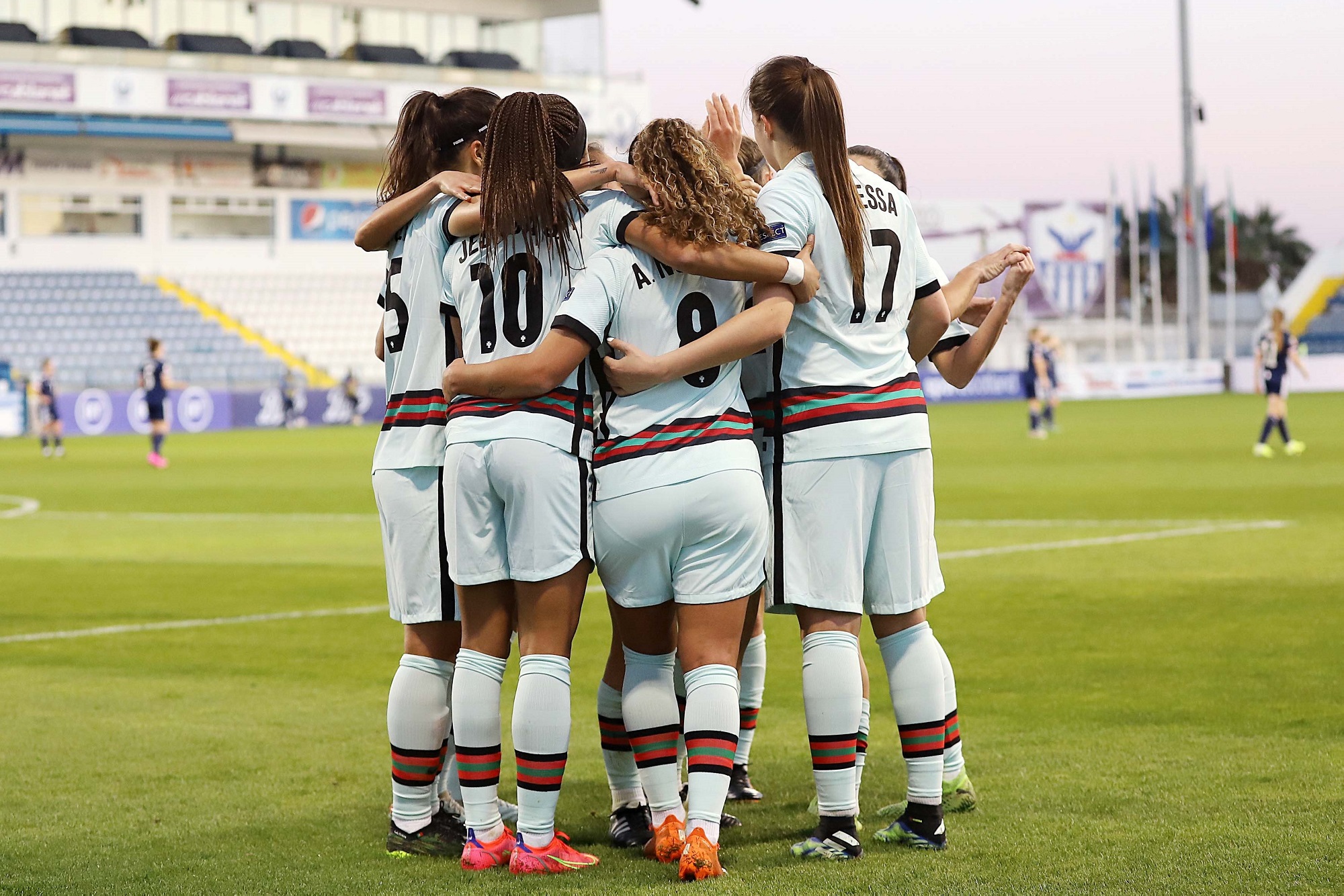 Apesar da vitória, Portugal vai ter de disputar o playoff de apuramento para o Europeu de Futebol Feminino de 2022.