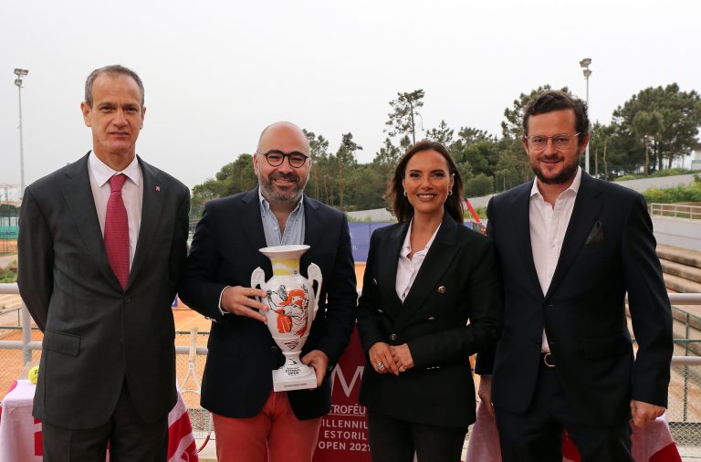 João Zilhão (à direita), diretor do renovado Estoril Open, durante a apresentação do torneio, esta sexta-feira.