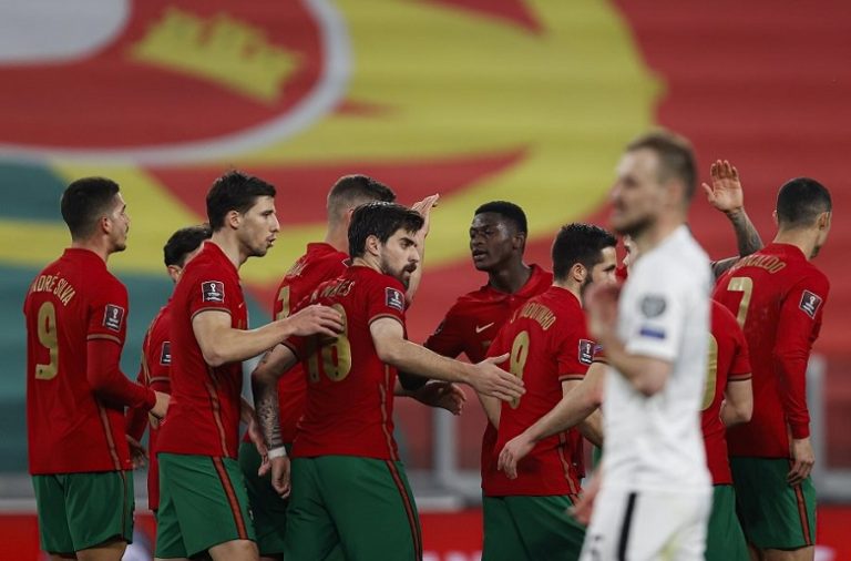 Autogolo de Medvedev deu a vitória a Portugal no primeiro jogo da qualificação para o Mundial do Qatar.