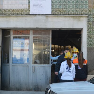 Derrocada parcial de uma laje, numa obra no Porto, provocou dois feridos.