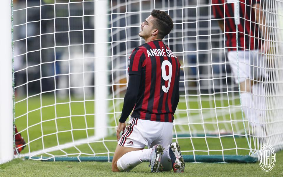 A passagem pelo AC Milan não correspondeu às expectativas.