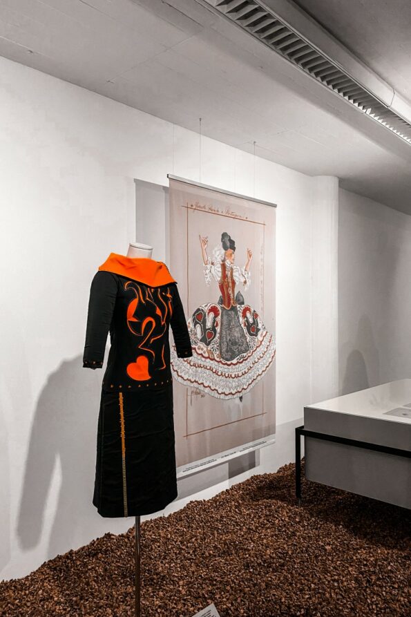 Bárbara Coutinho é a curadora da exposição que convida à reflexão sobre a moda portuguesa dos últimos 50 anos