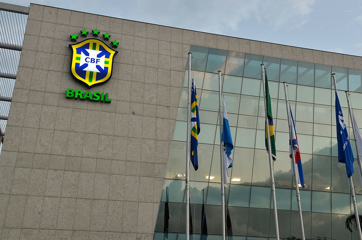 Confederação Brasileira de Futebol (CBF) vai punir equipas por atos de racismo, sejam cometidos por jogadores, treinadores ou adeptos. 