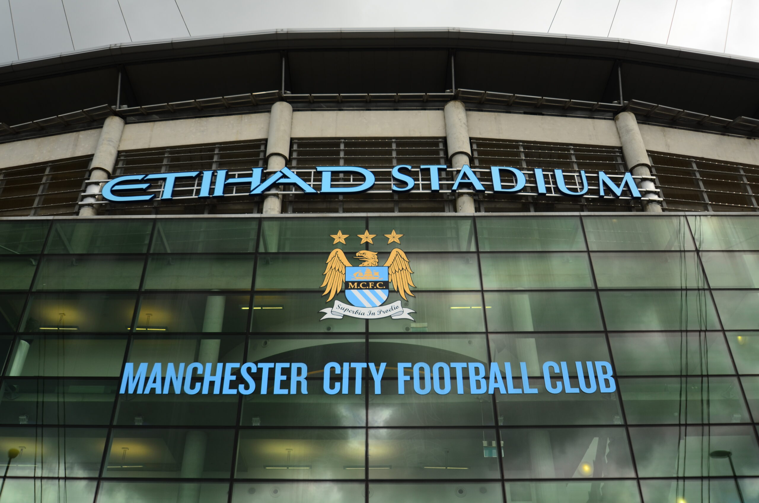 Fachada do estádio do Manchester City